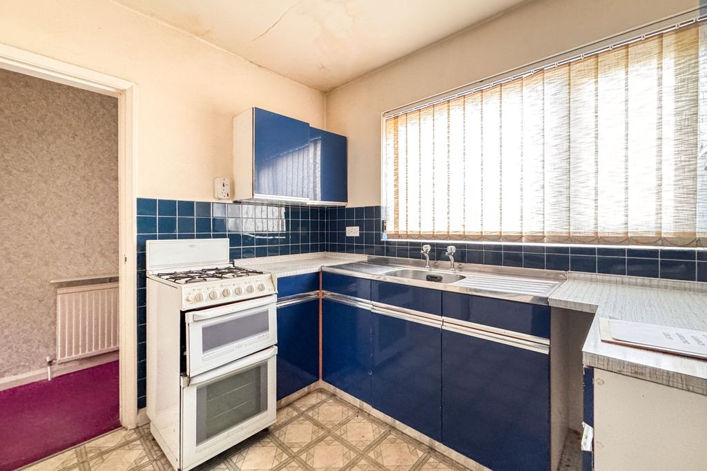 Property photo 3 of 17 19 Hill View Road, Llandudno, Gwynedd, Ll30 1Sp