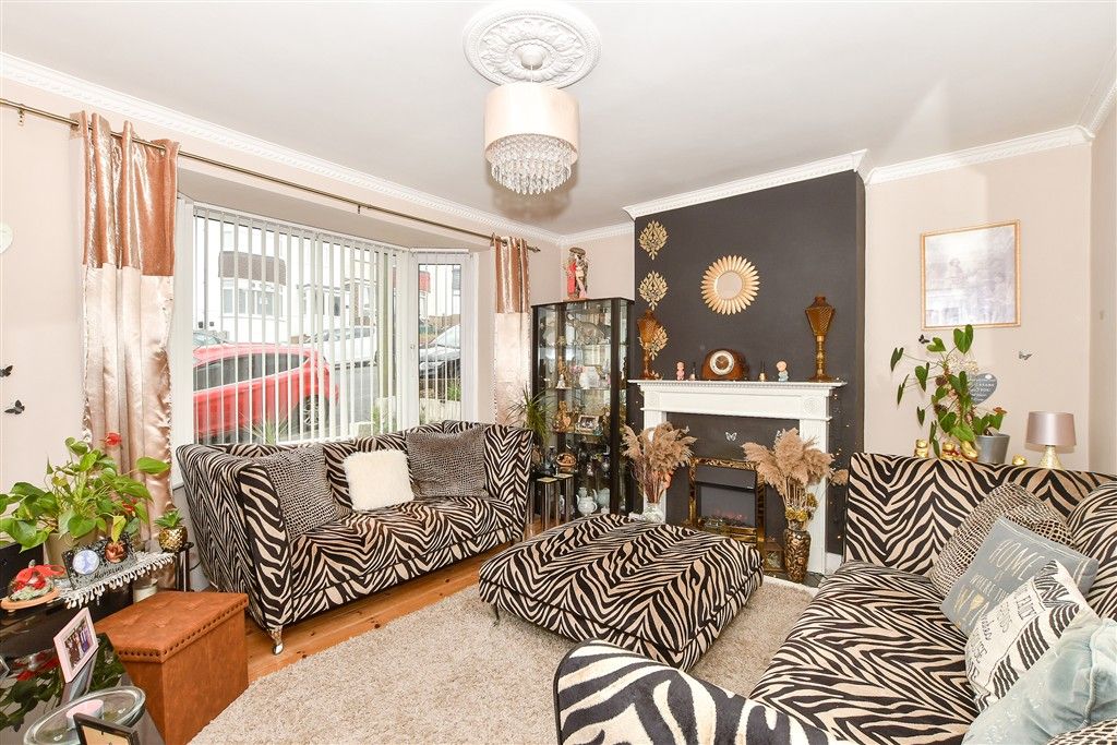 Property photo 3 of 13 Lounge