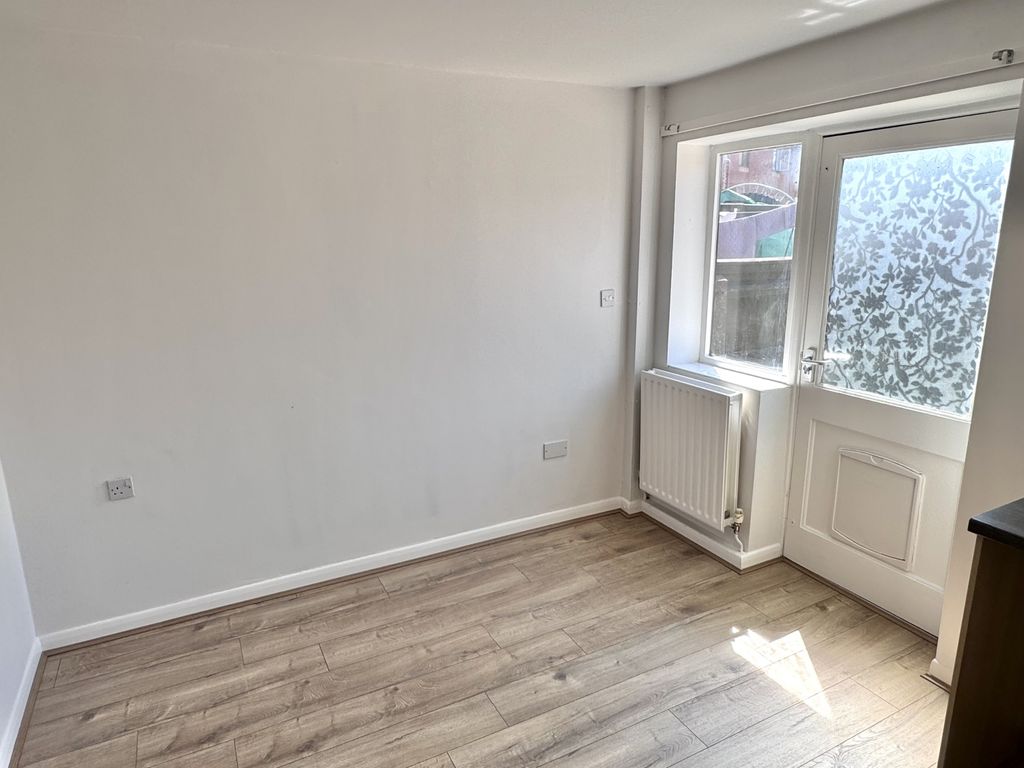 Property photo 3 of 11 Img_5346