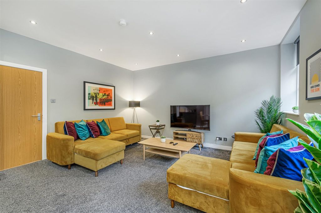 Property photo 2 of 12 Living/Dining Area