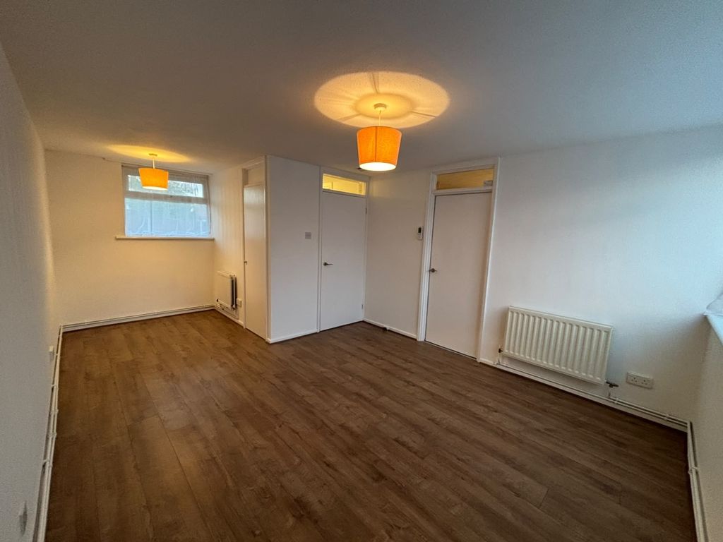 Property photo 1 of 7 6A5d7397-B70d-4Ccd-A16B-d7F1d165B8E1