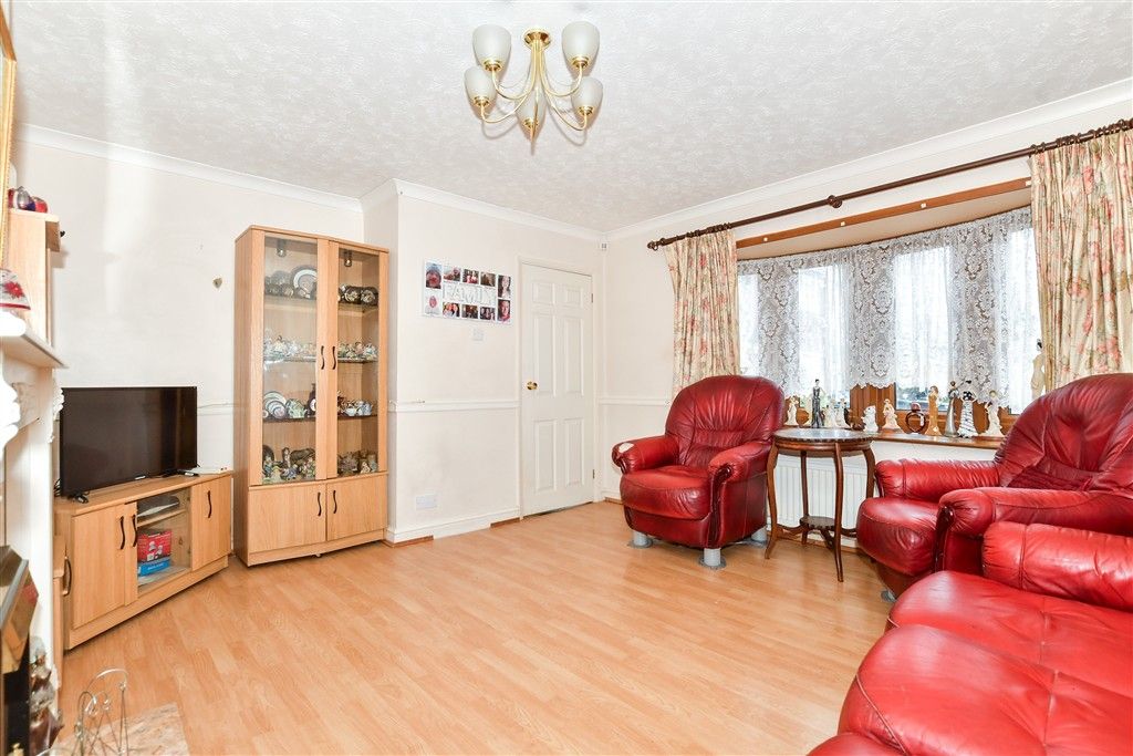 Property photo 3 of 17 Lounge