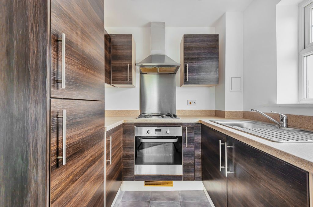 Property photo 3 of 11 Kitchen