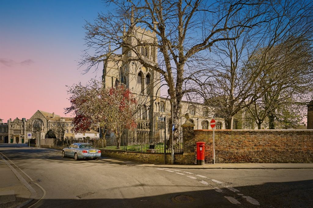 Property photo 2 of 20