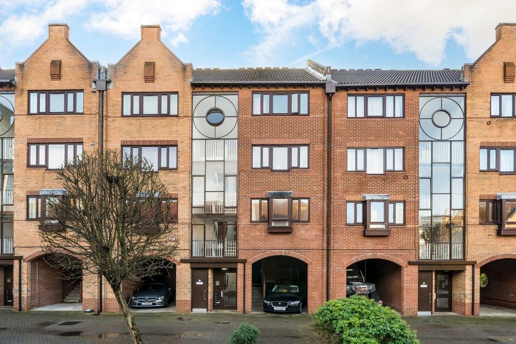 Property photo 1 of 8