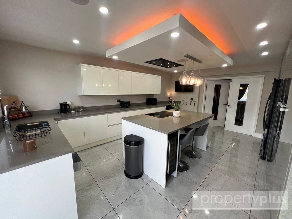 Property photo 3 of 18 Picture No. 02