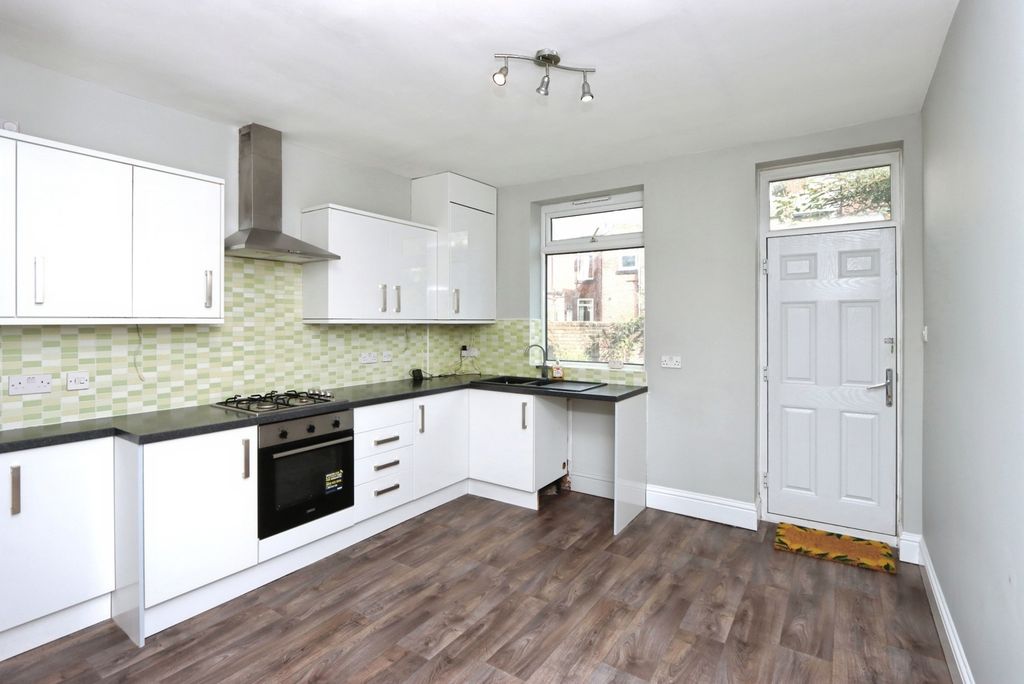 Property photo 3 of 15 Kitchen