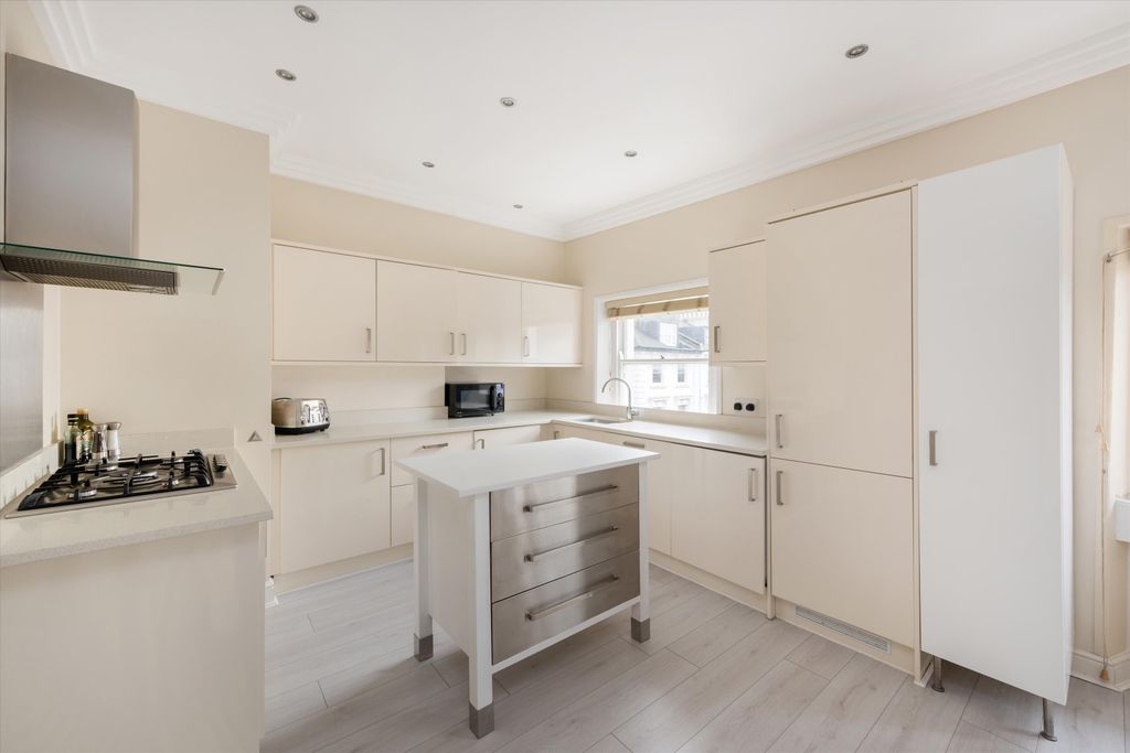 Property photo 2 of 12 Image