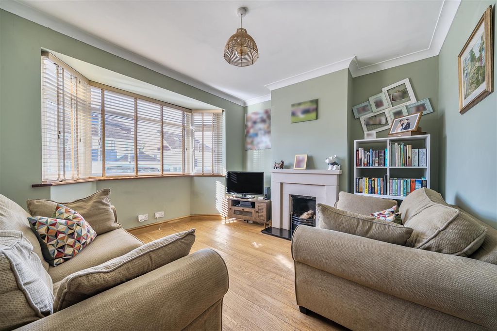 Property photo 2 of 24 1369337-8-68Fb806F3A343.Jpg