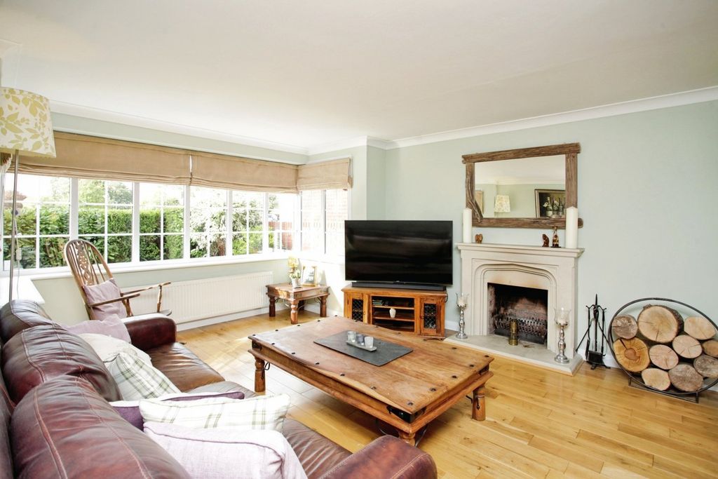 Property photo 2 of 32