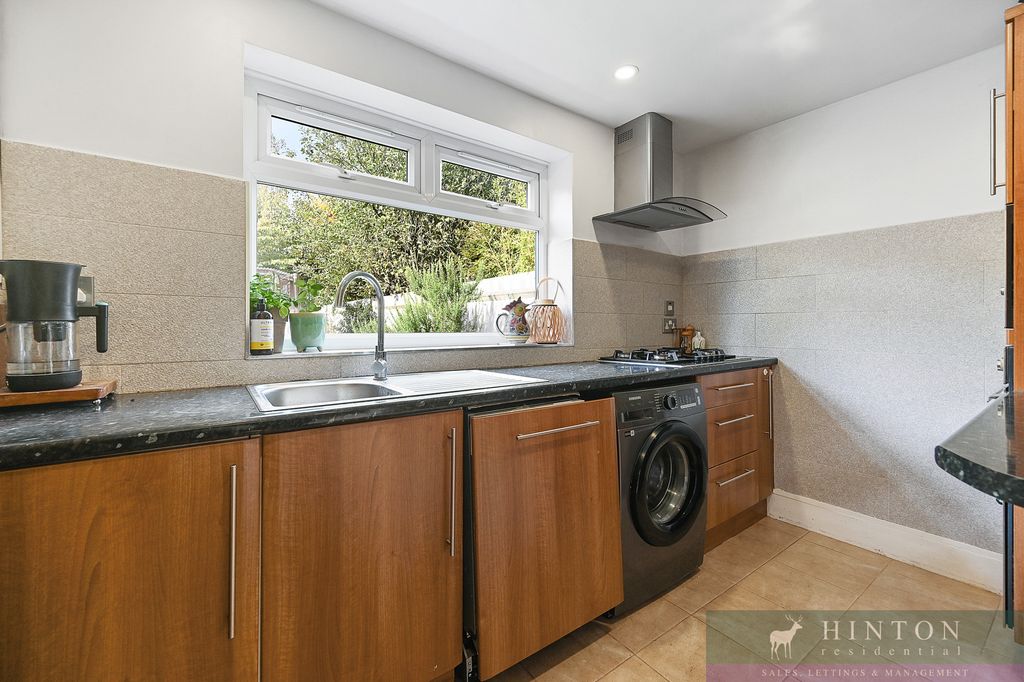 Property photo 3 of 11 9