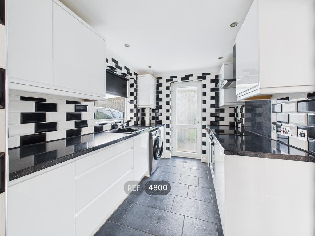 Property photo 3 of 15 Kitchen