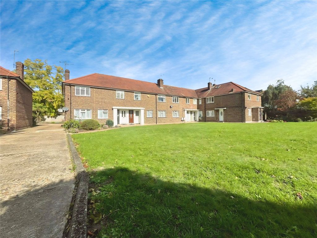 Property photo 2 of 18 Communal Gardens