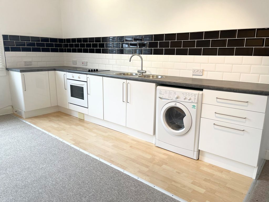 Property photo 1 of 6 Kitchen