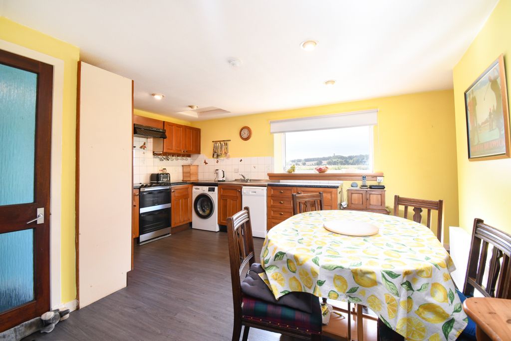 Property photo 3 of 20 Dining Kitchen