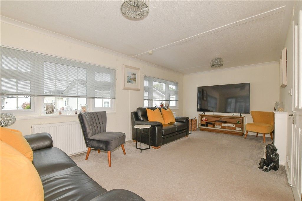 Property photo 2 of 10 Lounge