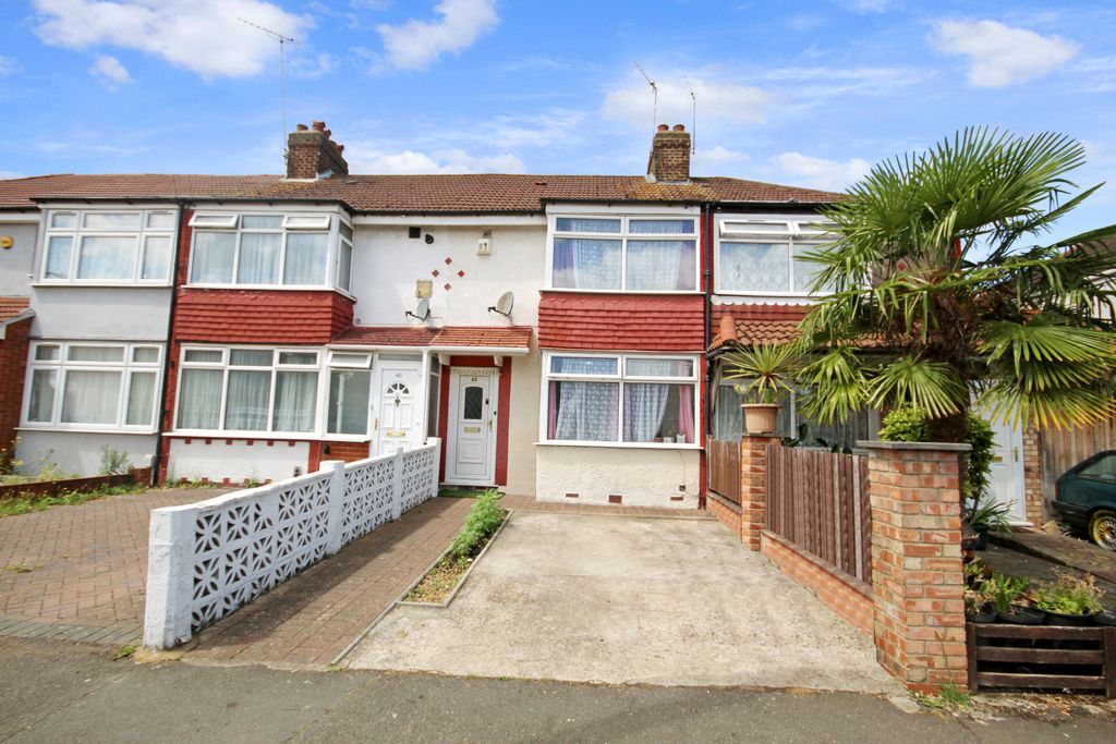 Property photo 1 of 8 Federal Road, Perivale, Middlesex Ub6