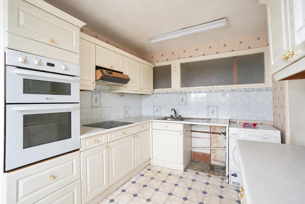 Property photo 3 of 11 51 Kitchen.Png