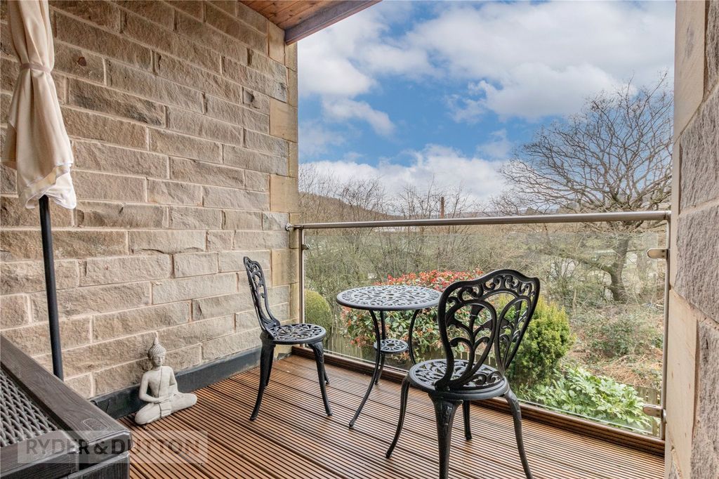 Property photo 2 of 18 Balcony