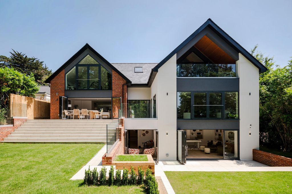 Property photo 1 of 38 353345 - 3 Fallowfield-77.Jpeg