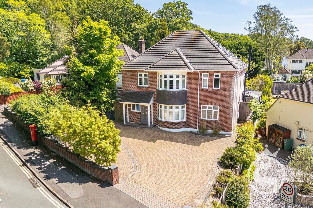 Property photo 1 of 32