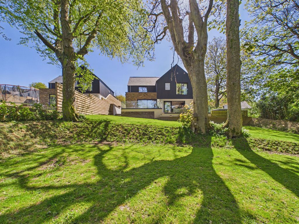 Property photo 2 of 27