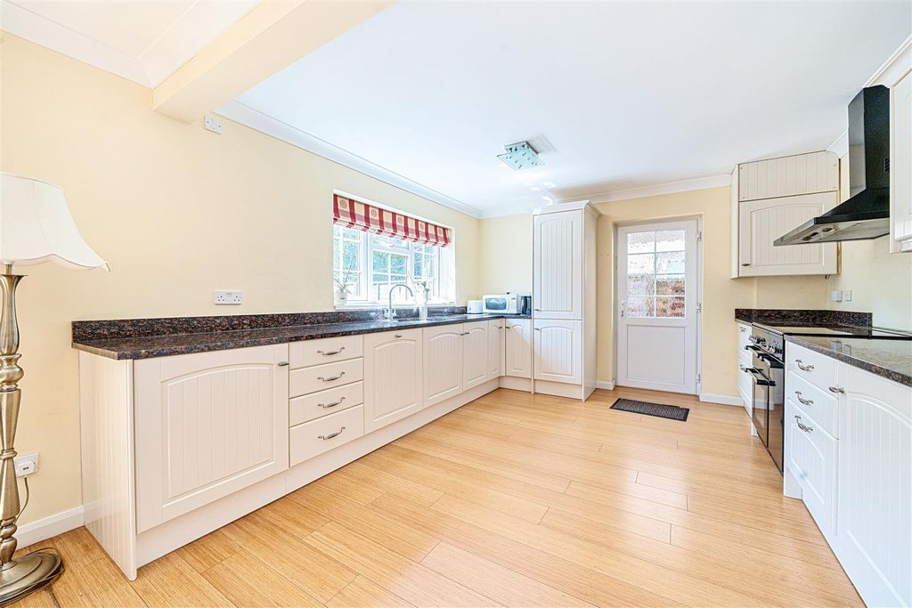 Property photo 3 of 21 Kitchen