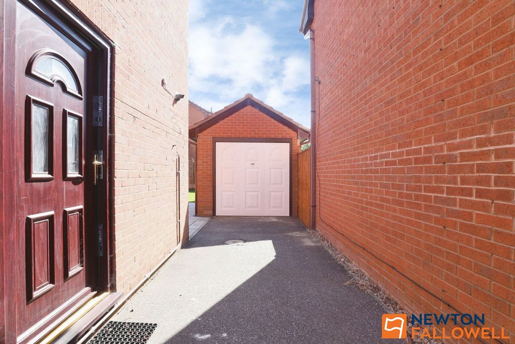 Property photo 2 of 21