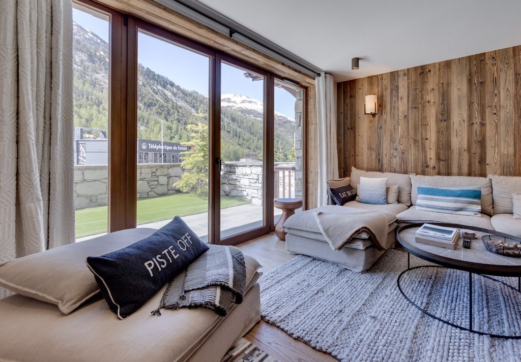 Property photo 1 of 14 Perfect 2 Bedroom Ap