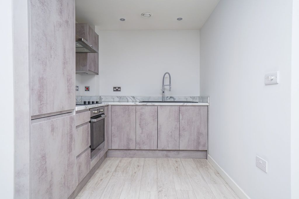 Property photo 2 of 18 Kitchen