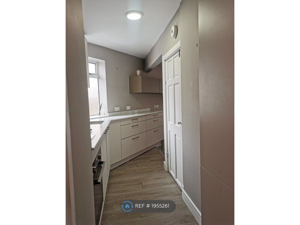 Property photo 3 of 10 Kitchen Area