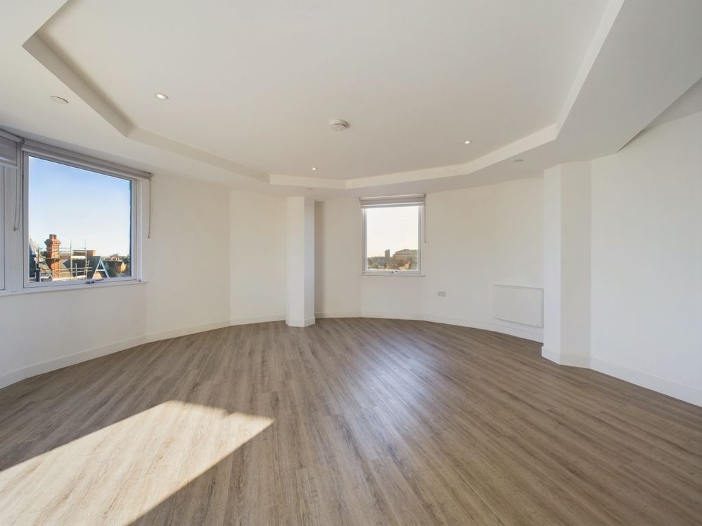 Property photo 3 of 7 Cam01909G0-Pr0280-Still001