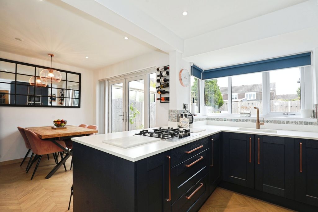 Property photo 3 of 27