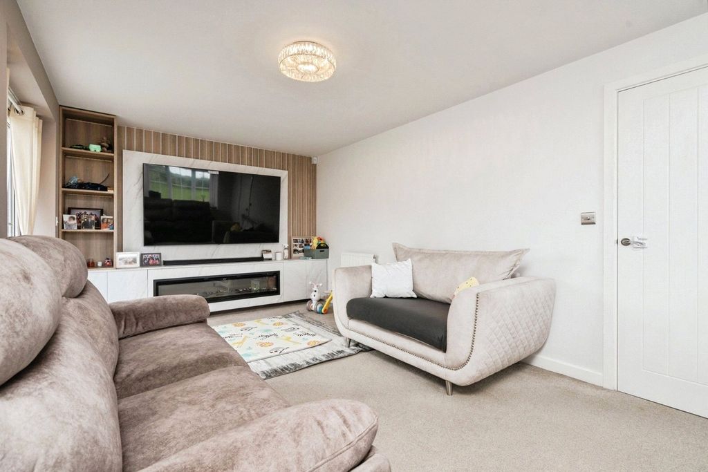 Property photo 2 of 17 Picture No. 02