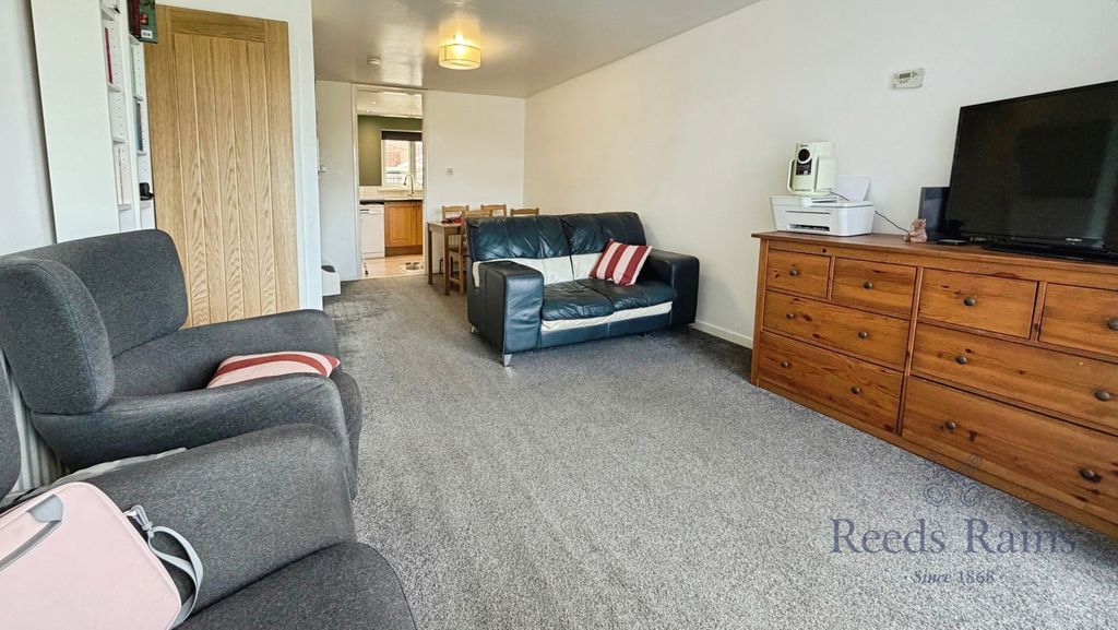 Property photo 2 of 12 Lounge