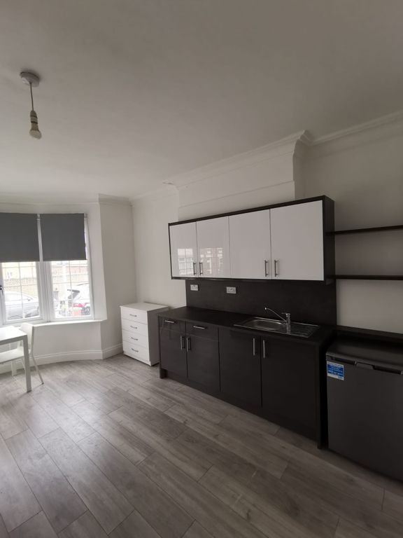 Property photo 2 of 12 367259c3-c909-448A-8dc2-8F7E8395Ef7d