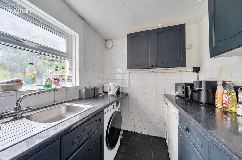 Property photo 2 of 8 Picture No. 15