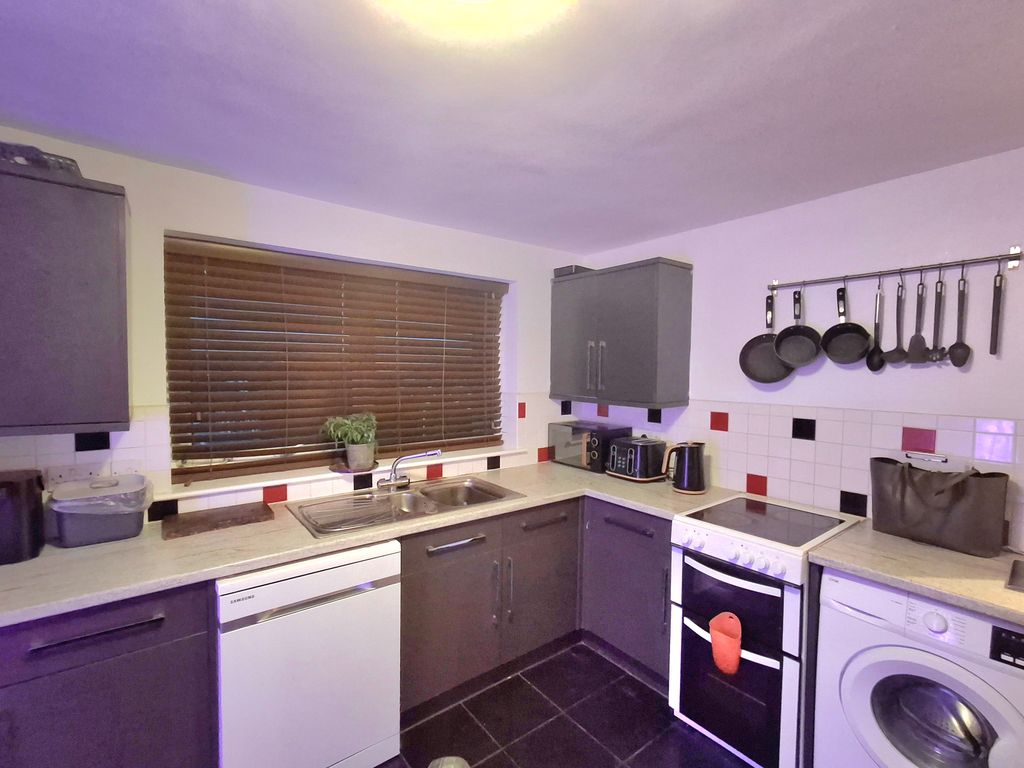 Property photo 2 of 5 Kitchen