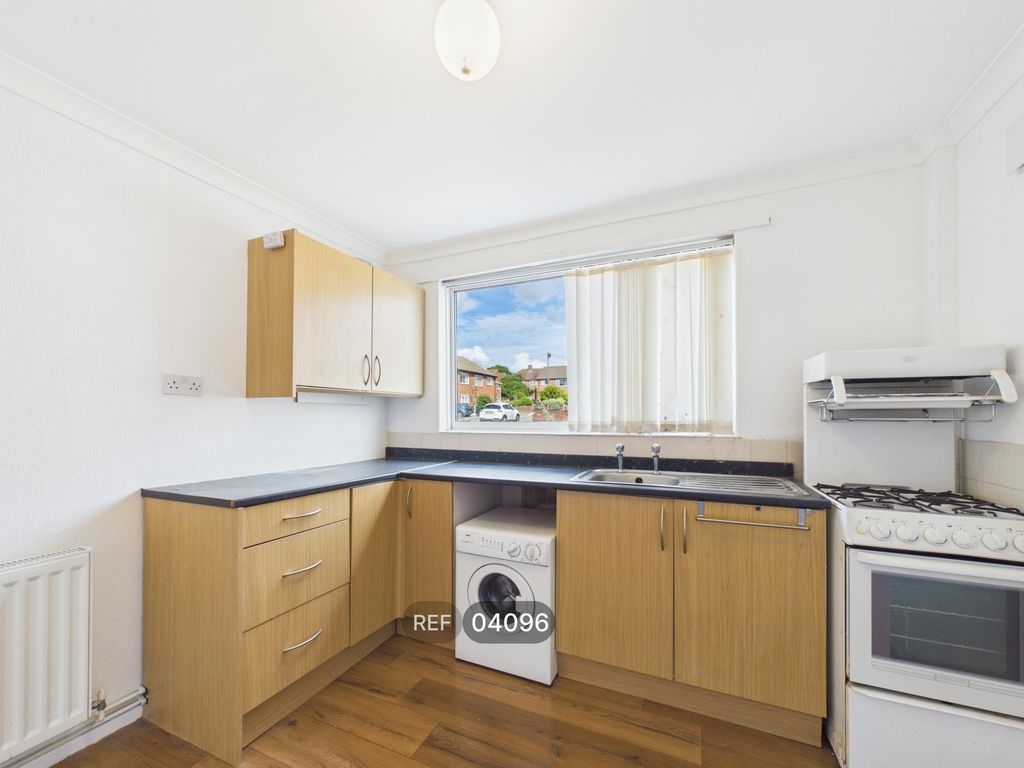 Property photo 3 of 11 Kitchen