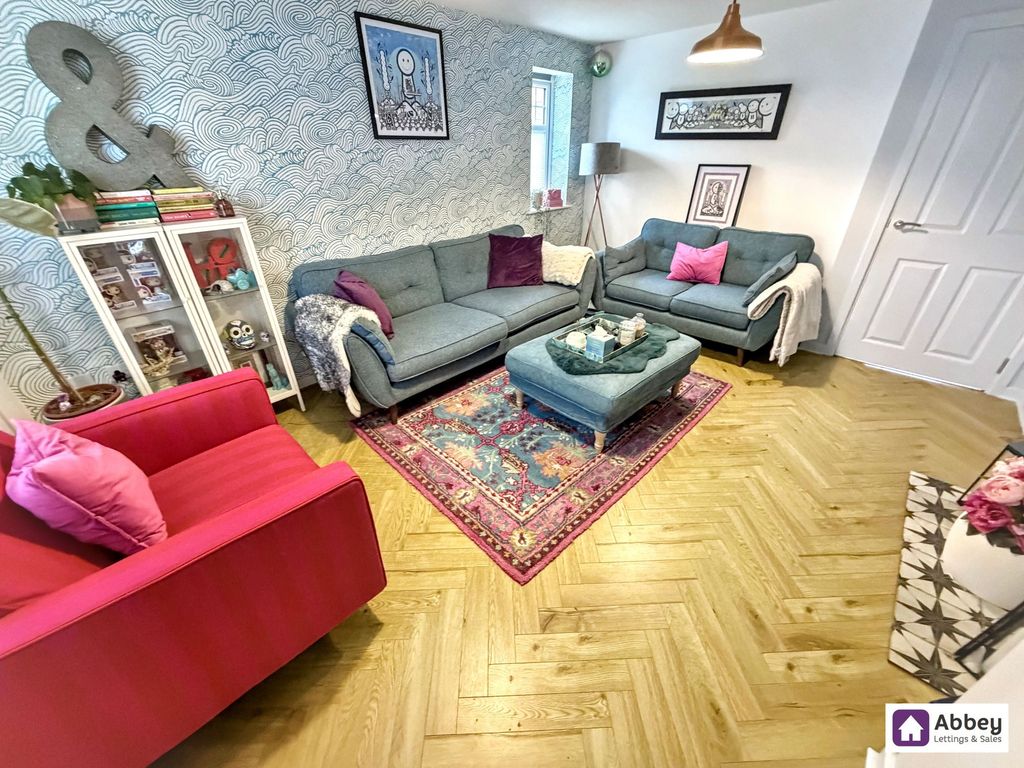 Property photo 3 of 18 Lounge