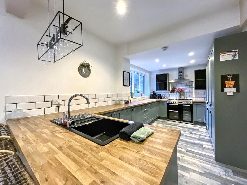 Property photo 2 of 25