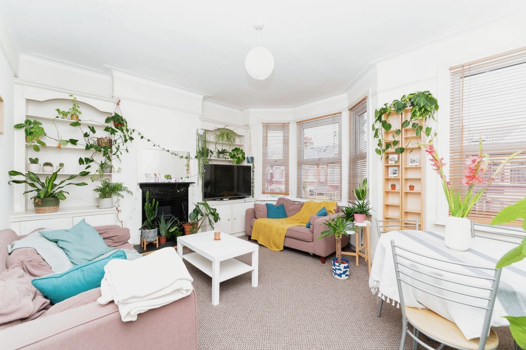 Property photo 2 of 7 3
