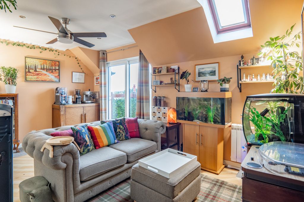 Property photo 2 of 30