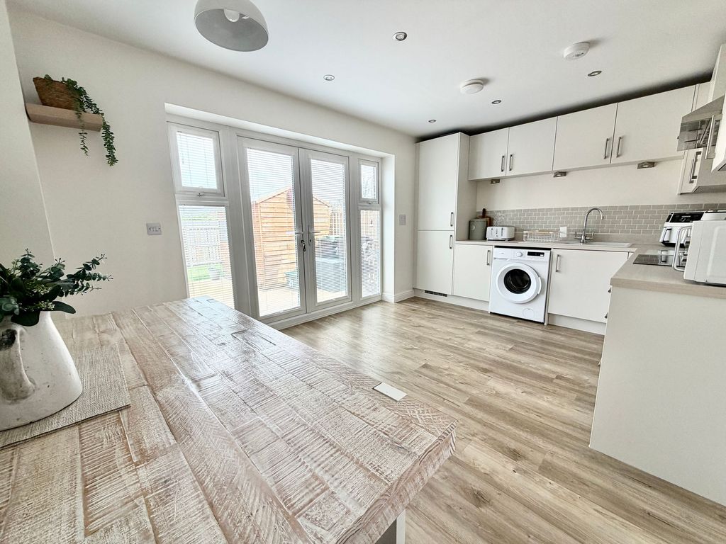 Property photo 3 of 17 Kitchen Diner