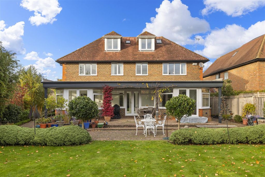 Property photo 1 of 39 Leander, Avenue Road Cranleigh, Gu6 7Ll-12.Jpg