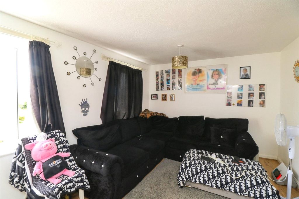 Property photo 2 of 12 Lounge