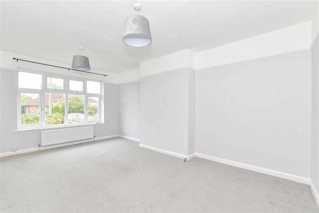 Property photo 2 of 11 Lounge