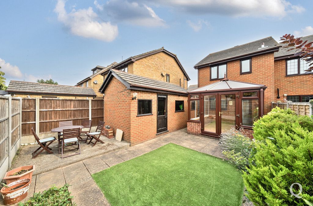 Property photo 3 of 17 F1c0E961-7B7c-42F...