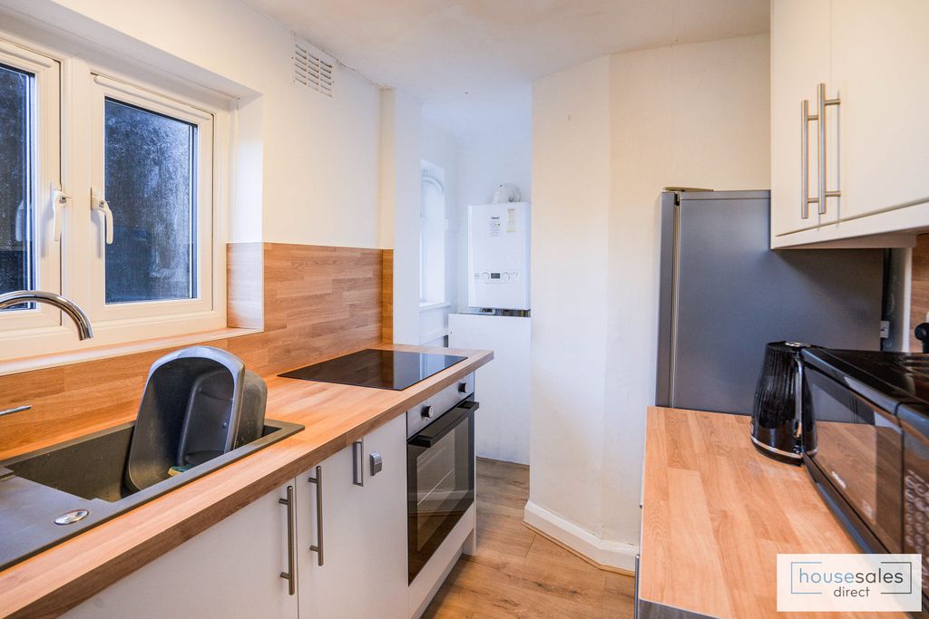 Property photo 2 of 9