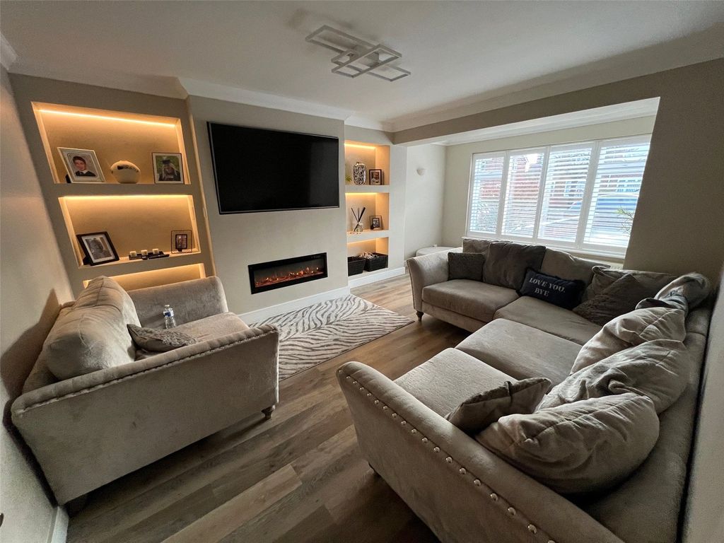 Property photo 3 of 15 Picture No. 12